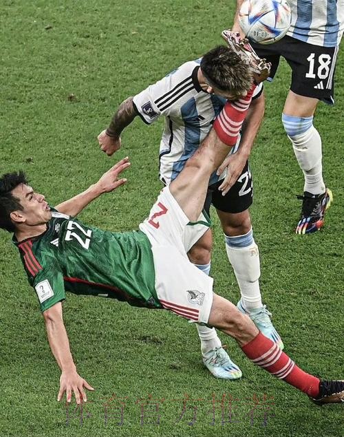 门迪手球裁判和VAR却都说没事 最后这动作救命 门迪手球裁判和VAR却都说没事 最后这动作救命